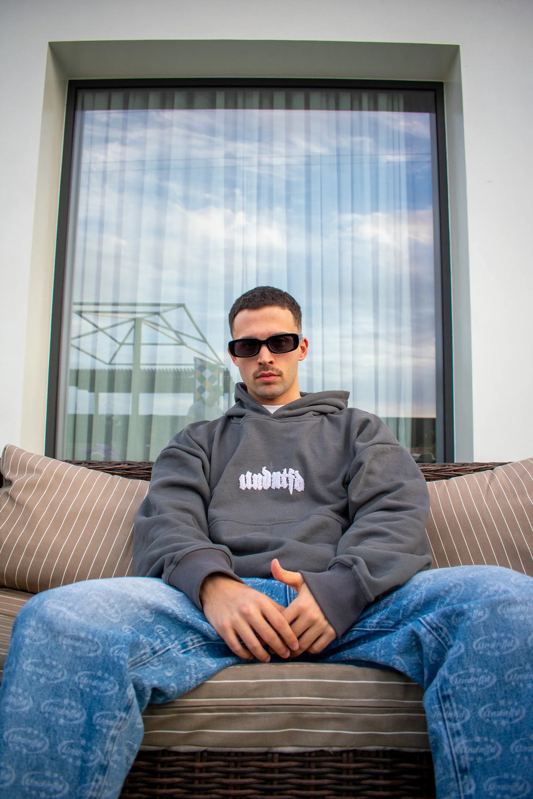 UNIDENTI FAM - HOODIE